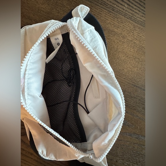 NWOT Lululemon Clean Lines Belt Bag 2L White Opal - Picture 13 of 16